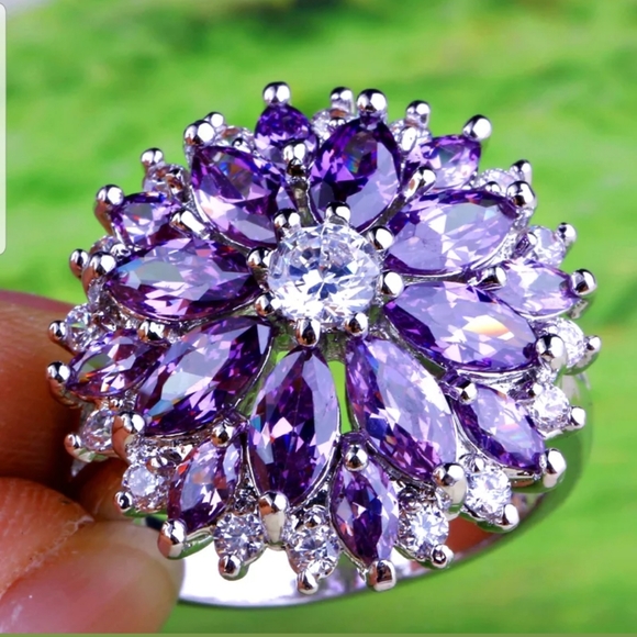 Beautiful Flower Marquise Cut Amethyst Ring - Picture 8 of 8